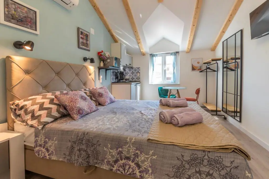 Old Town & Ela Place