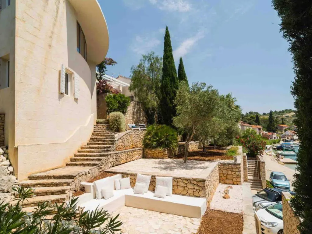 Design&Art Seafront Villa